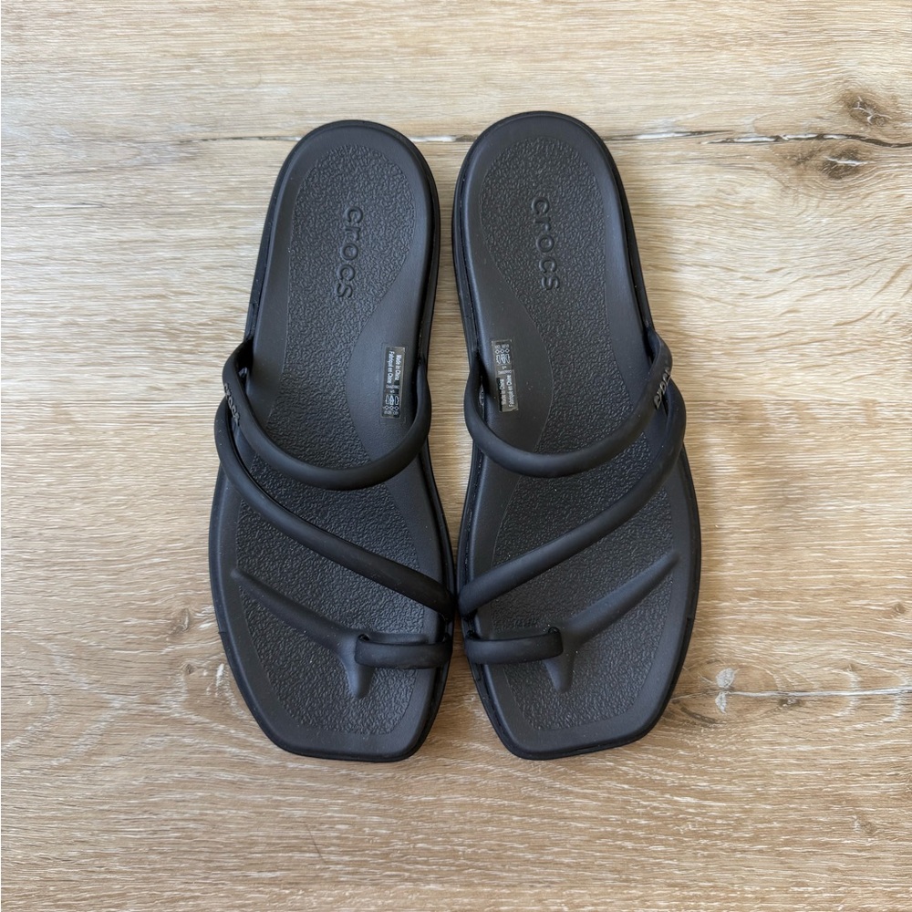 CROCS Miami Toe Loop Sandal